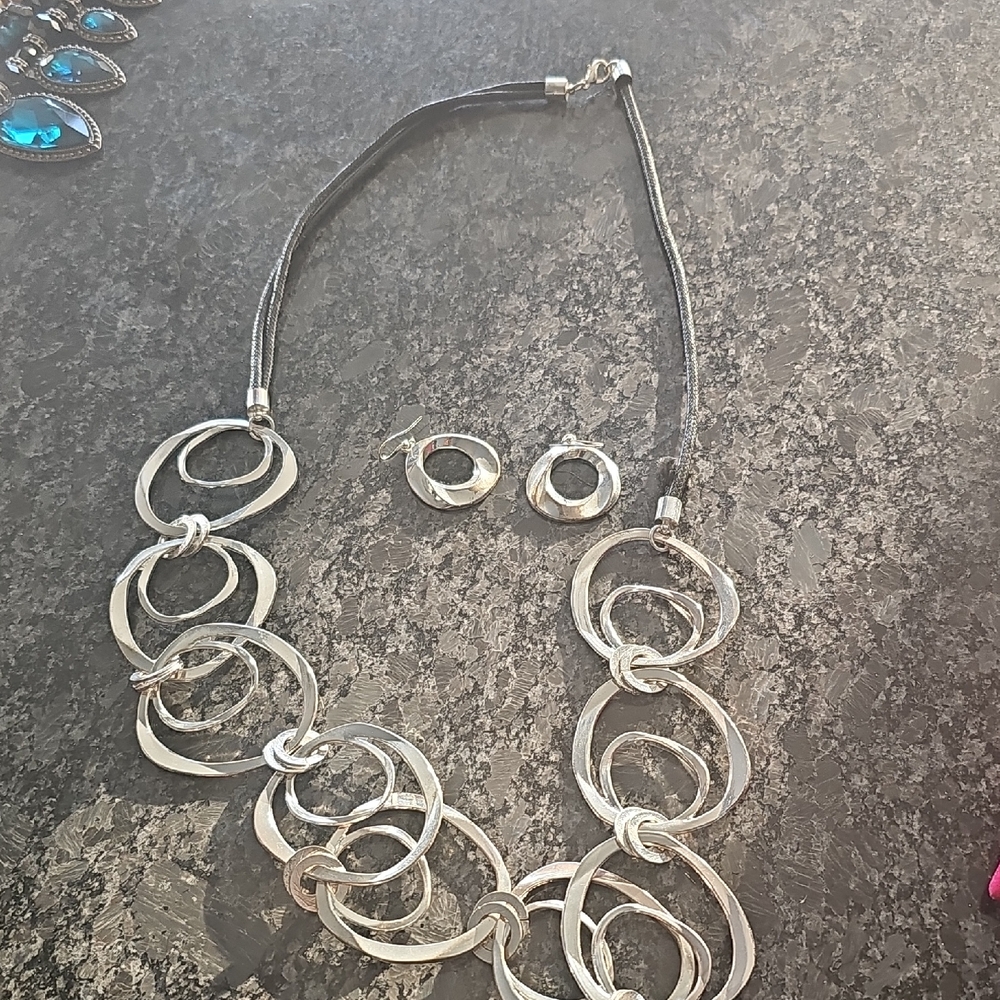 Elegant Silver Necklace and Earring Set
